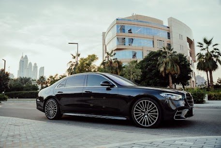 Abu Dhabi airport limousine service with luxury vehicles and professional chauffeurs