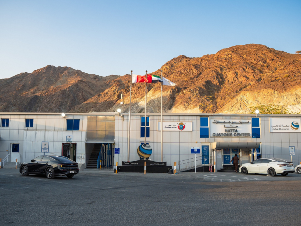 Dubai to Oman Private Transfer (2026) | Luxury Chauffeur Cross-Border Service