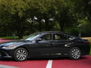Lexus sedan chauffeur service in Dubai by NSB Luxury Transport for airport transfer and private driver service
